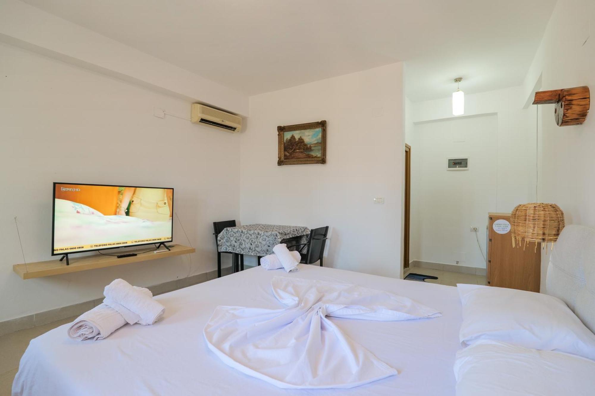Garden Villa Lake Side & Glamping Ksamil Luaran gambar
