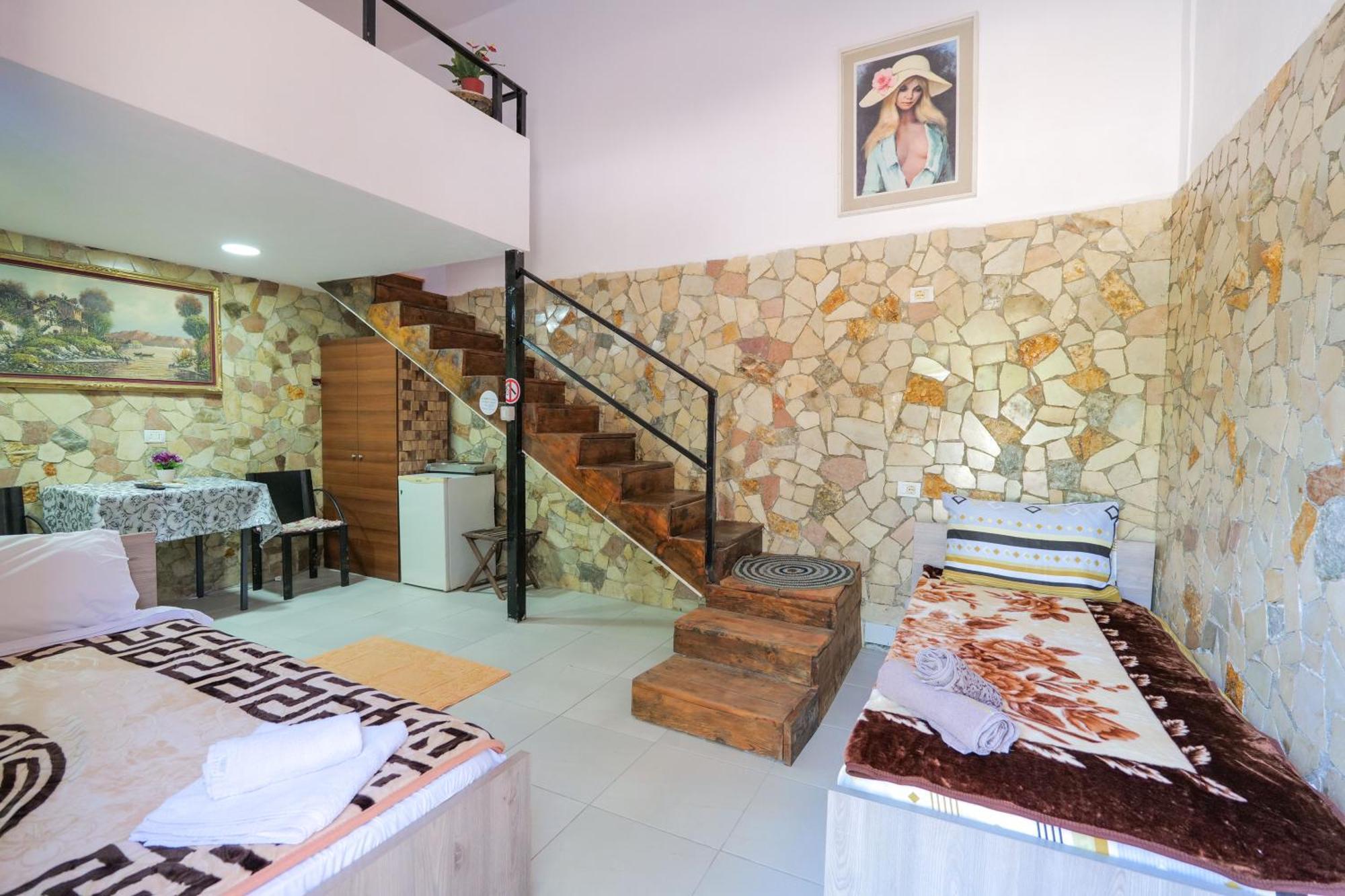 Garden Villa Lake Side & Glamping Ksamil Luaran gambar