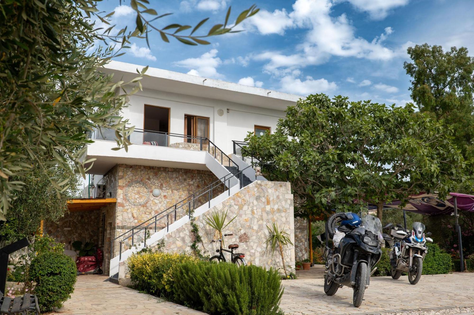 Garden Villa Lake Side & Glamping Ksamil Luaran gambar