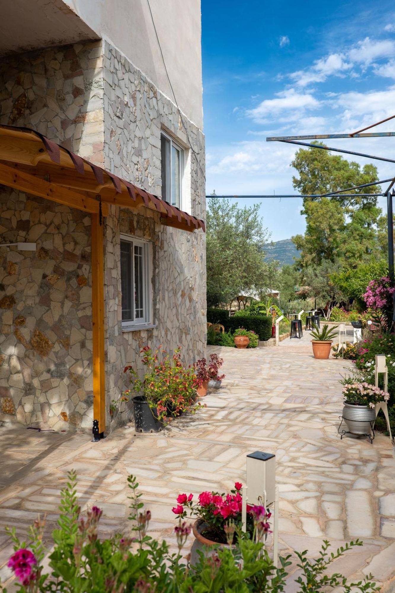 Garden Villa Lake Side & Glamping Ksamil Luaran gambar