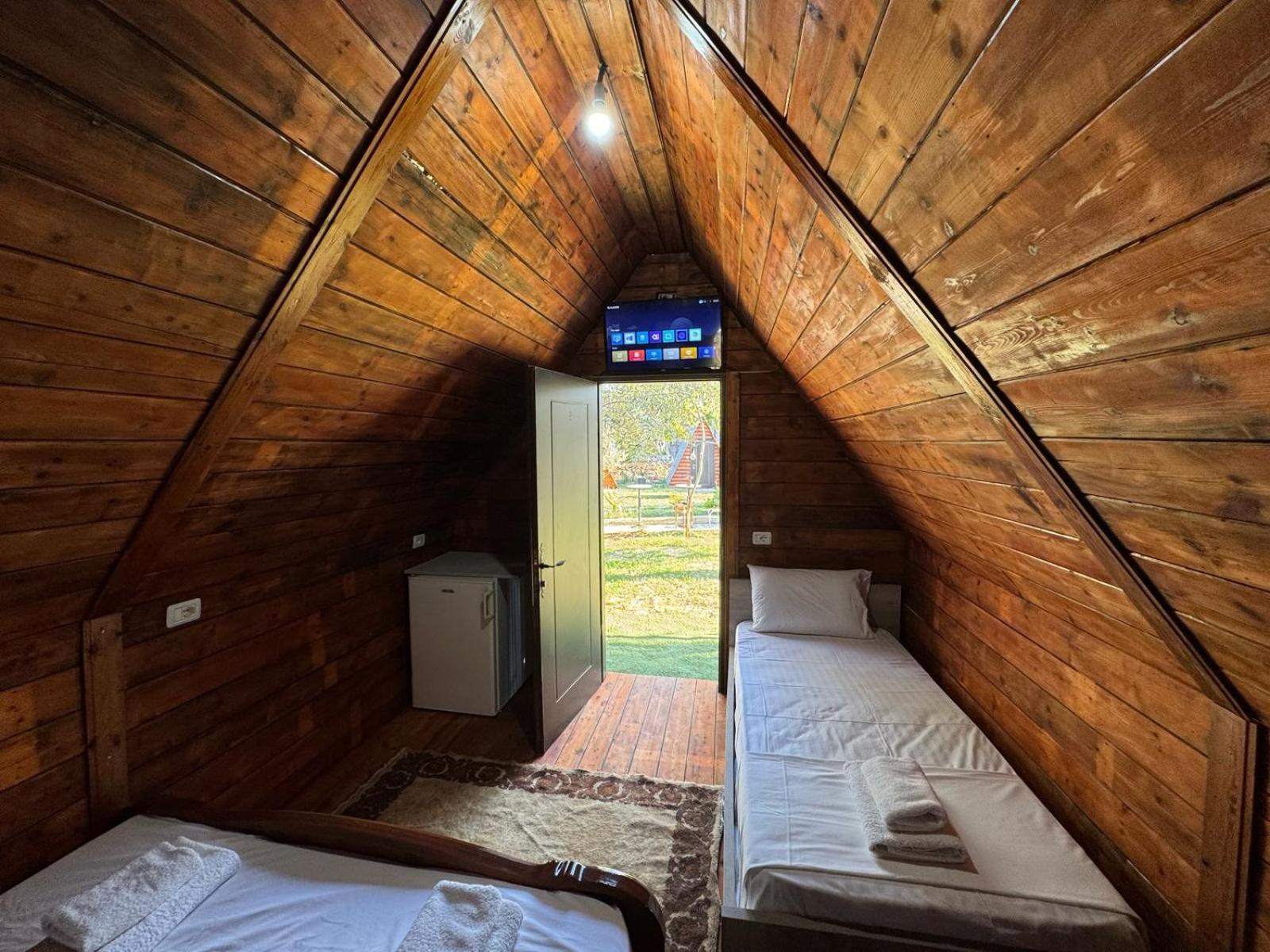 Garden Villa Lake Side & Glamping Ksamil Luaran gambar